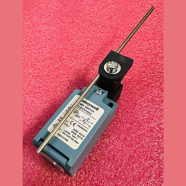 Выключатель 1NO+1NC 250V 10A KM5233646H01 Kone