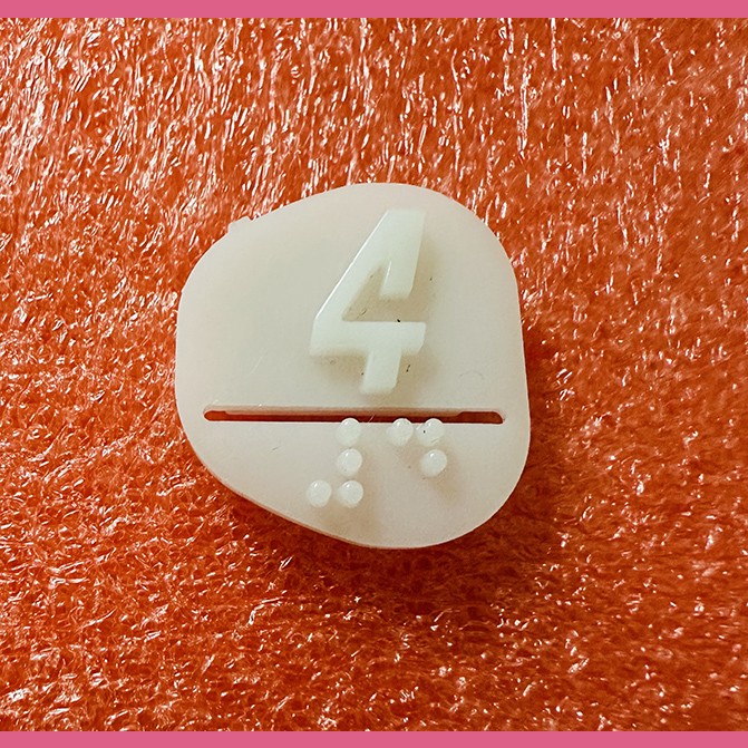 Вставка (чиклет) "4" Otis MAA251D104