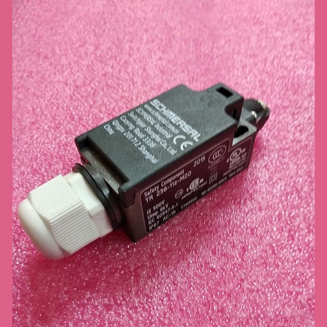 Выключатель концевой роликовый TR 236-11z-M20 Schmersal