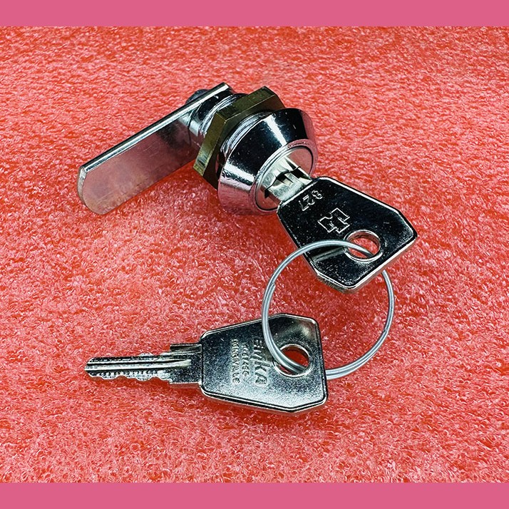 Замок (ключевина) панели приказов ЩЛЗ