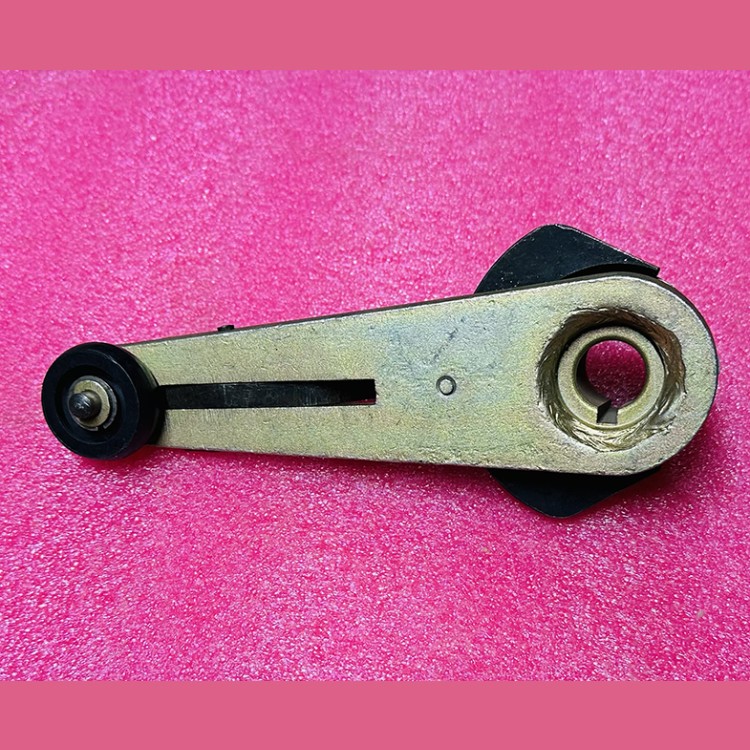 Рычаг привода двери кабины проем 650мм конус 400А.03.10.020К КМЗ