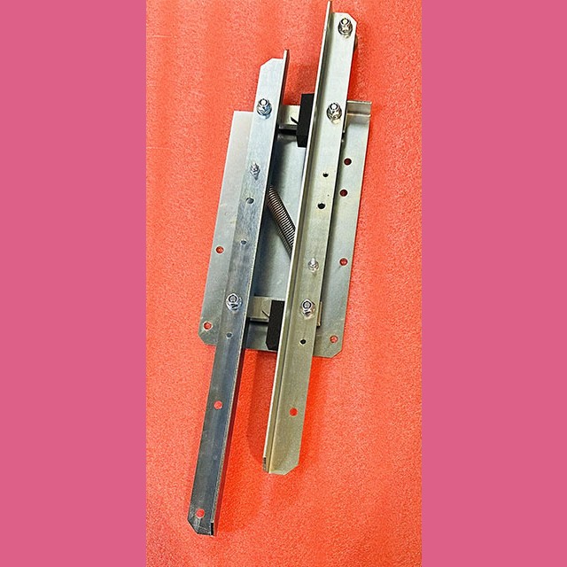 Отводка дверей кабины правая Prima L=560мм FAA24390D1 Otis