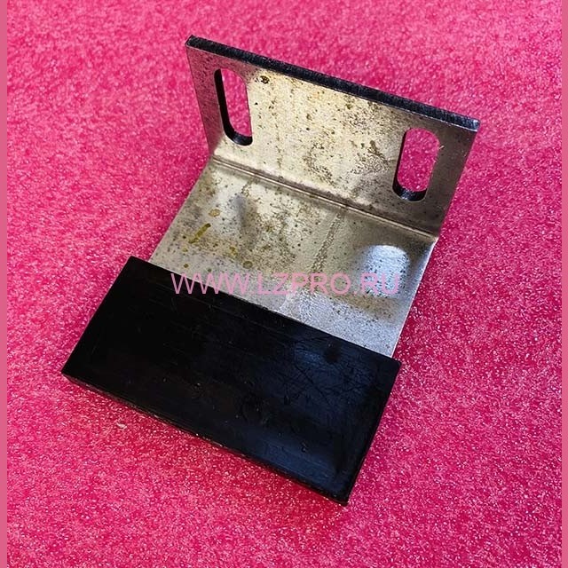 Башмак дверей шахты 66х60х39мм 366.26.02.020 КМЗ