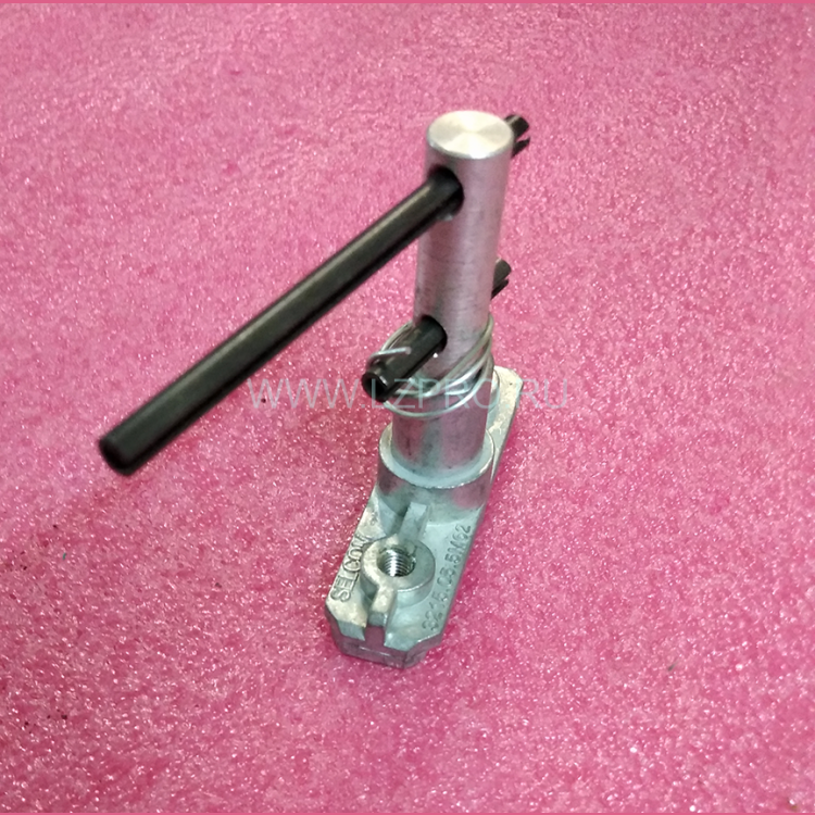 Устройство отпорное (ключевина замка) двери шахты левое 3215.05.5M62 Selcom KM998726 Kone