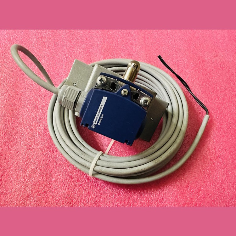 Выключатель двухполюсный 1NC+1NO ZCT21P16 Schneider Electric