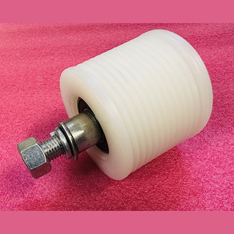 Ролик D-87мм каретки натяжной привода ремня поручня с осью L= 45 мм 244011 Schindler