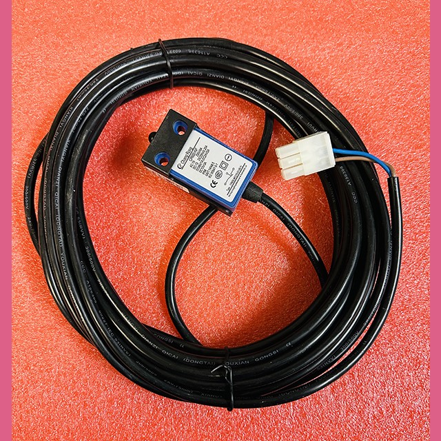 Выключатель путевой несамовозвратный натяжного устройства CR600-NF KM51521997 Kone