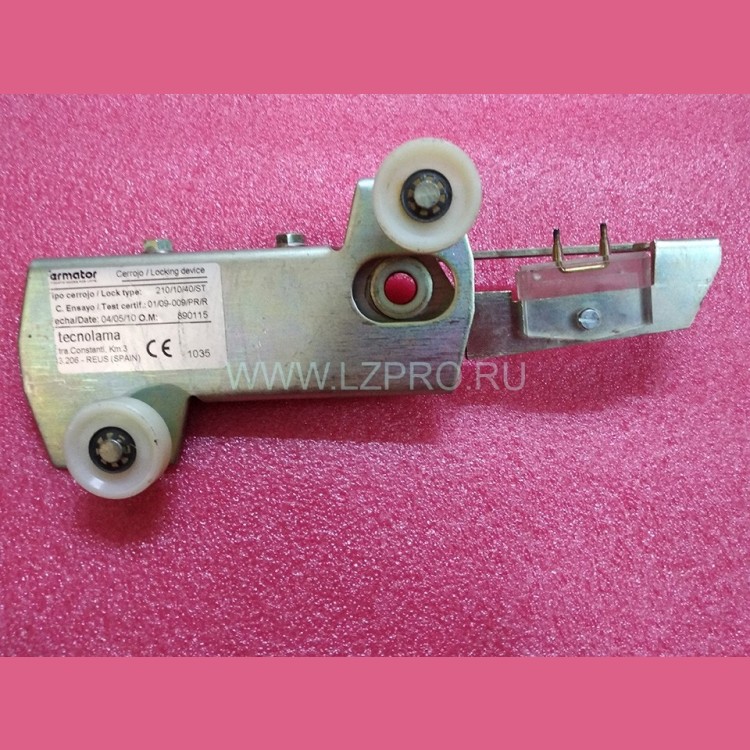 Замок дверей шахты правый CPP.4000RD000 210/10/40/ST Fermator