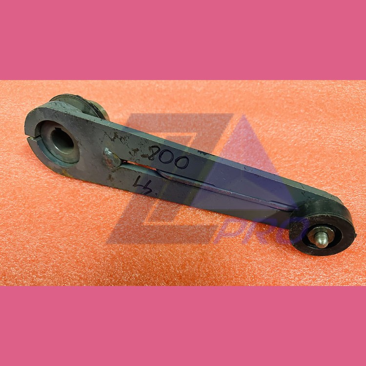 Рычаг привода дверей кабины проем 800мм цилиндр 0412Щ.03.11.020Р-03 ЩЛЗ