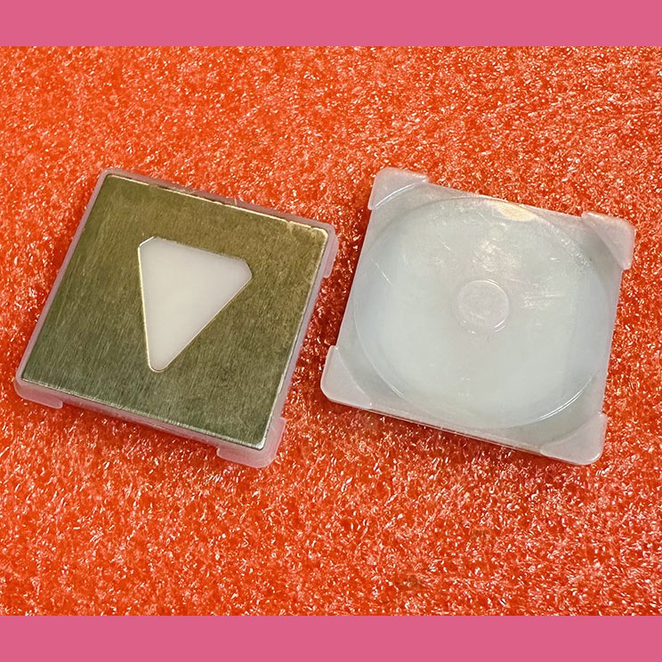 Нажимной элемент кнопки вызова СТРЕЛКА ВВЕРХ/ВНИЗ KM857811G092/091 Kone