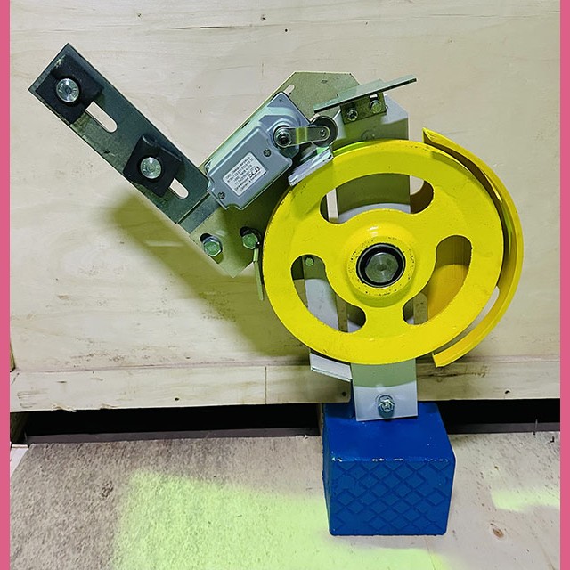 Устройство натяжное в сборе с блоком D=260мм канат 7,8мм 0411Б.01.21.000 МЛЗ