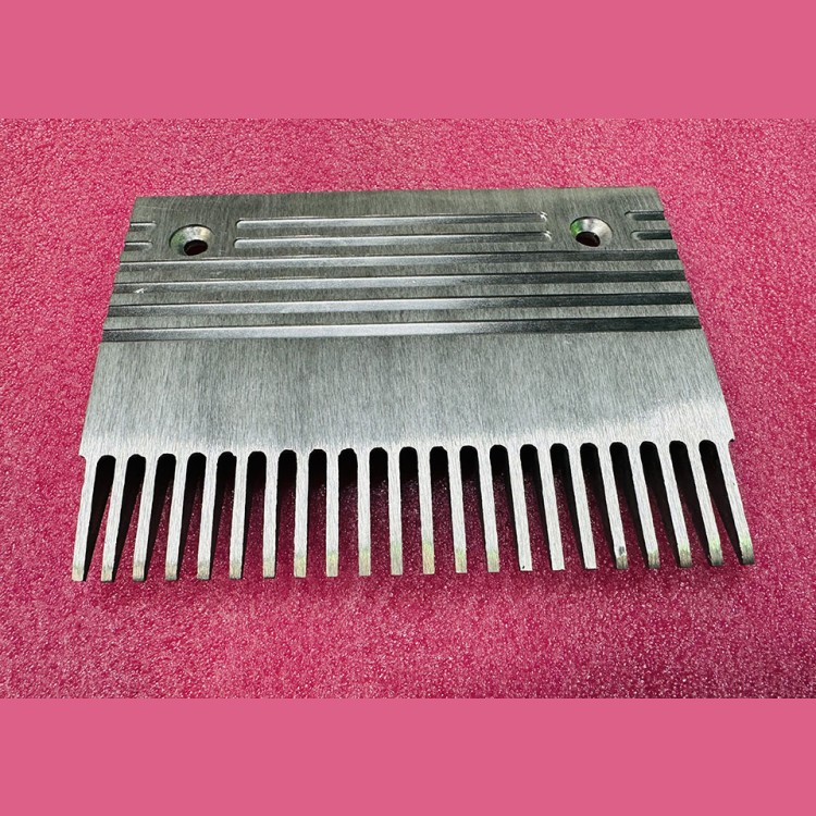 Гребенка траволатора центральная 22 зуба 200*150 FGD05702 SJEC