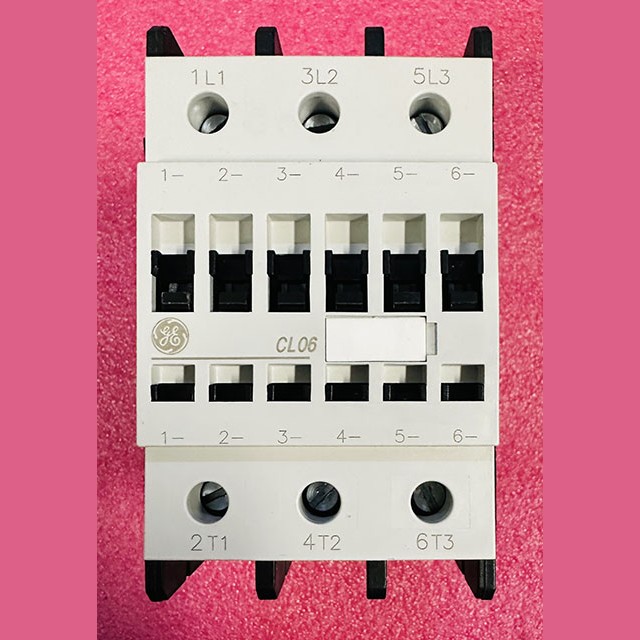 Контактор (3-полюсный, вспомогательные контакты NC, 50A 110/115V) CL06A300M General Electric