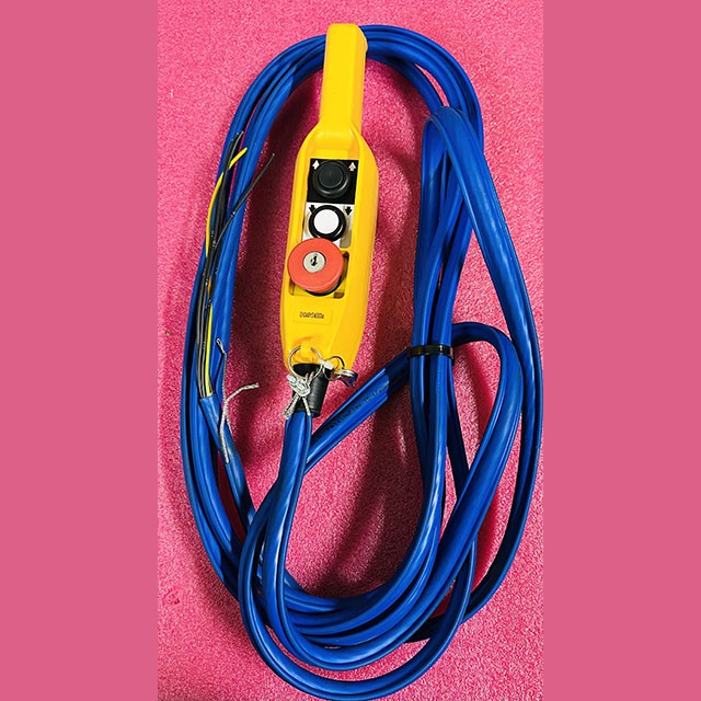 Пульт управления лебедкой двухкнопочный (2 ступенчатые кнопки + стоп бутон + ключ)