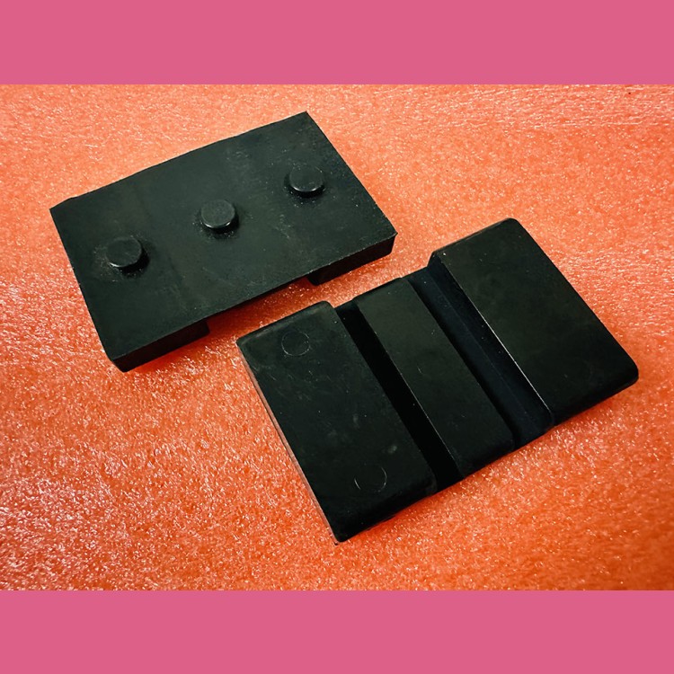 Вкладыш 5мм башмака кабины L=48мм W=24мм H=28мм ThyssenKrupp