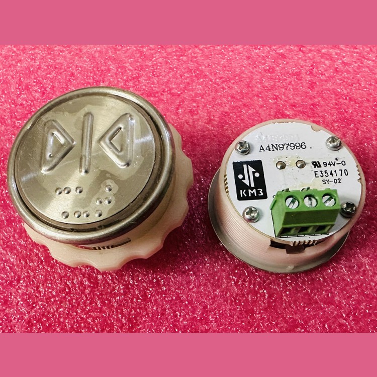 Кнопочный модуль с шрифтом Брайля ">I<" разъём под винт A4N97996 MA2D04-D-CLS КМЗ