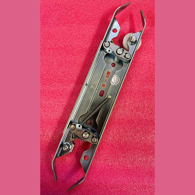 Отводка привода левая Varidor 30 968074 Schindler