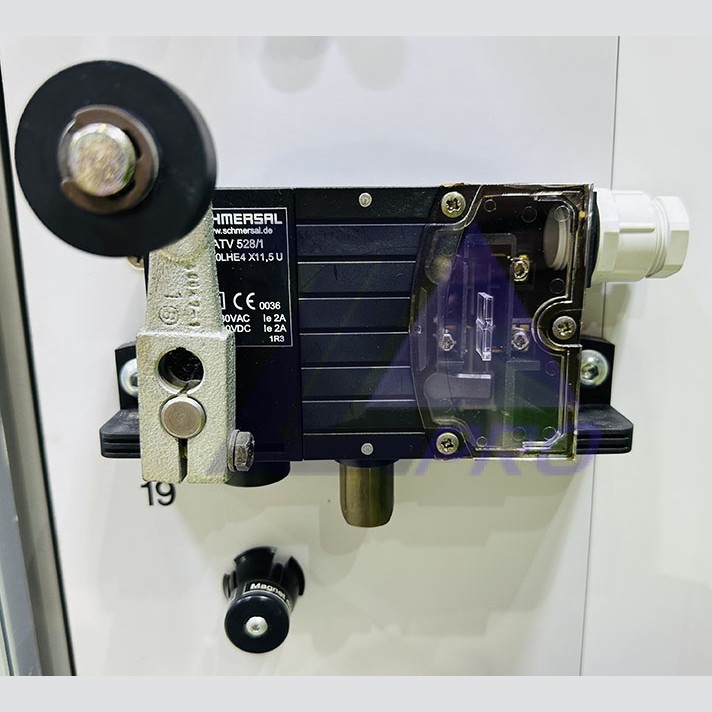 Выключатель безопасности (замок) ATV 528/1 AV 20LHE4 X11,5U SCHMERSAL