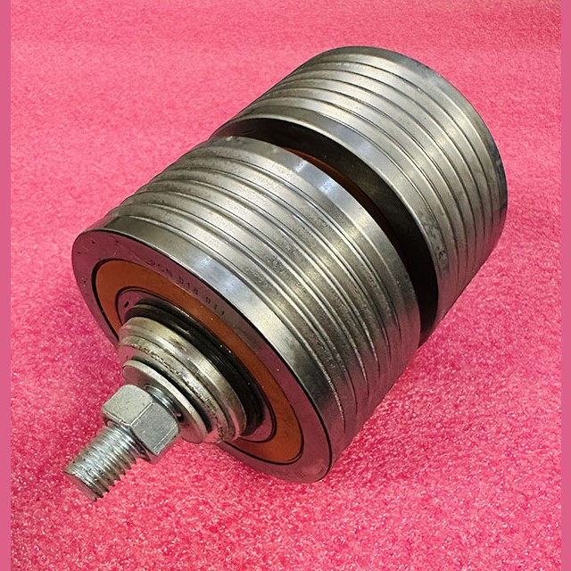 Блок отводной противовеса сдвоенный D=85мм (канат плоский 30мм, 3300/5300, на 2 ремня) 59315475 Schindler