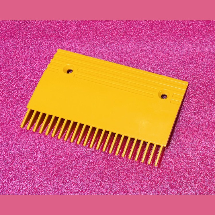 Гребенка эскалатора пластиковая желтая центральная C TravelMaster KM5009380H02 Kone