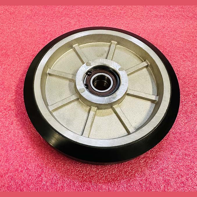 Ролик D-150мм башмака кабины W=27мм без оси RG150 KM581275G03 Kone